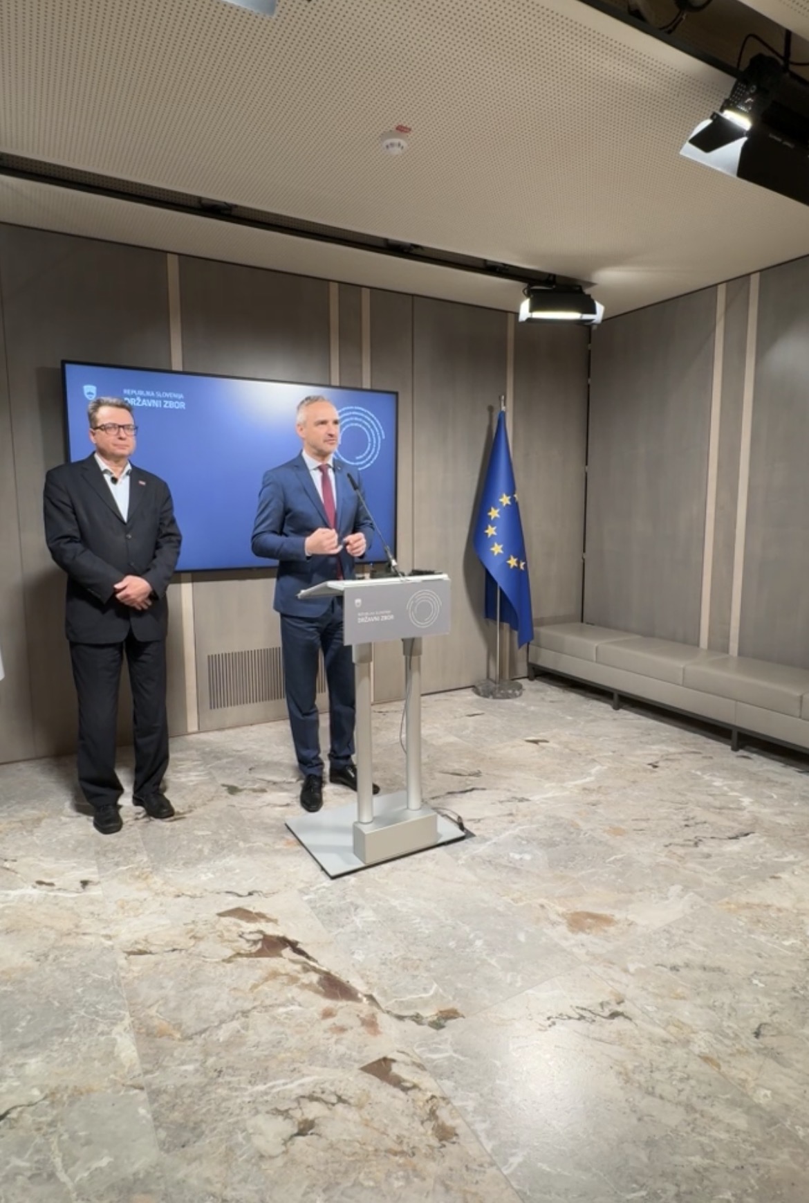 NSi in SDS vložili ustavno presojo zaradi stiske upokojencev