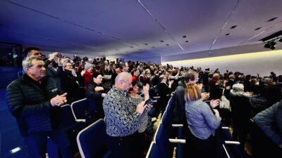 [Foto] Prvi koncert ‘Slovenija v srcu’ navdušil ljubitelje slovenske glasbe v Cerkljah na Gorenjskem