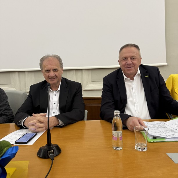 Gospodarski forum SDS v Novi Gorici: Ključni sta razbremenitev dela in vlaganje v znanje