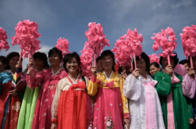 Za zidovi Pjongjanga: Takšno je življenje izbranih deklet v službi režima