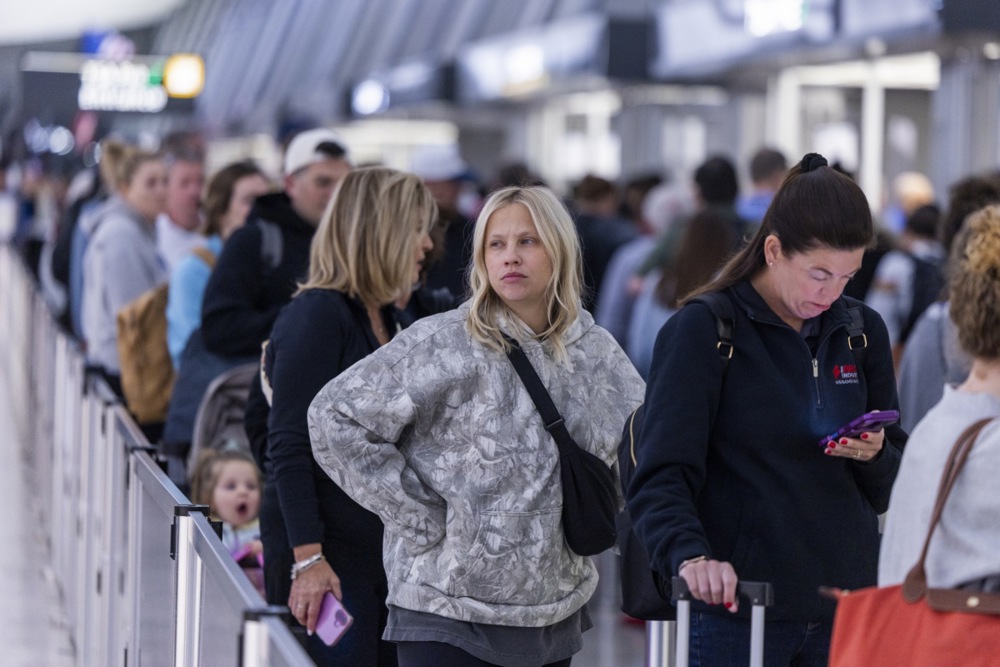 Bruselj poziva Evropejce: Odložite potovanja!