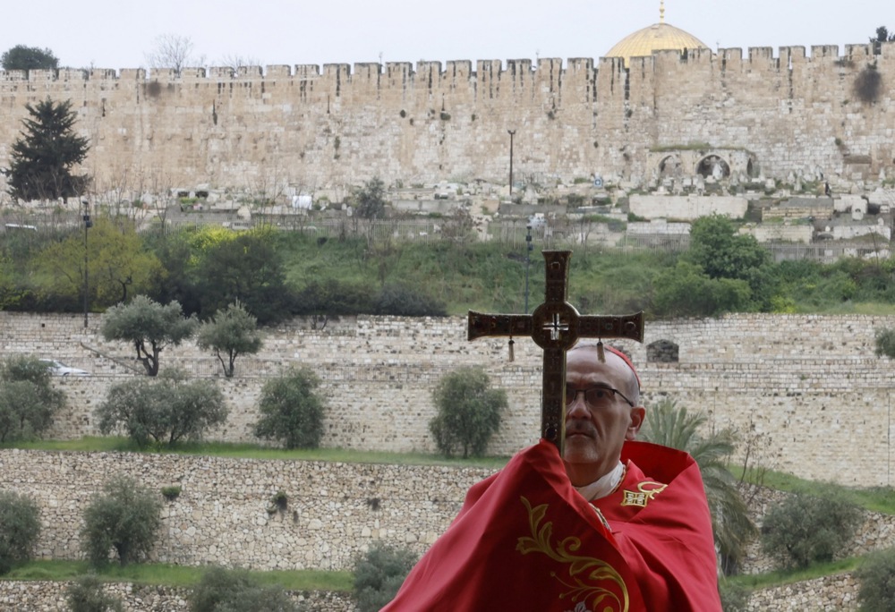 Incident v Jeruzalemu: duhovnikoma preprečili vstop v Baziliko Božjega groba