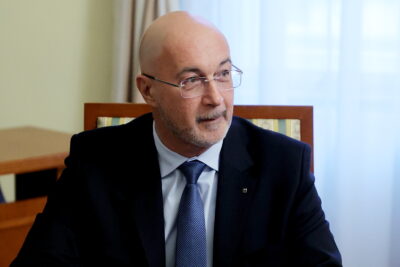 S pomočjo zlorabe Sove in policije na pomoč premierju pred sklepnim soočenjem