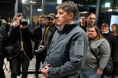 Premierjeva nenavadna odsotnost – kje je bil, ko so reševali Slovence z Bližnjega vzhoda?