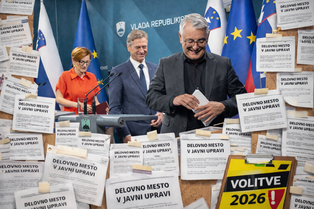 Varčevalne omejitve so popustile: najožjim izbrancem višje plače in boljši položaji