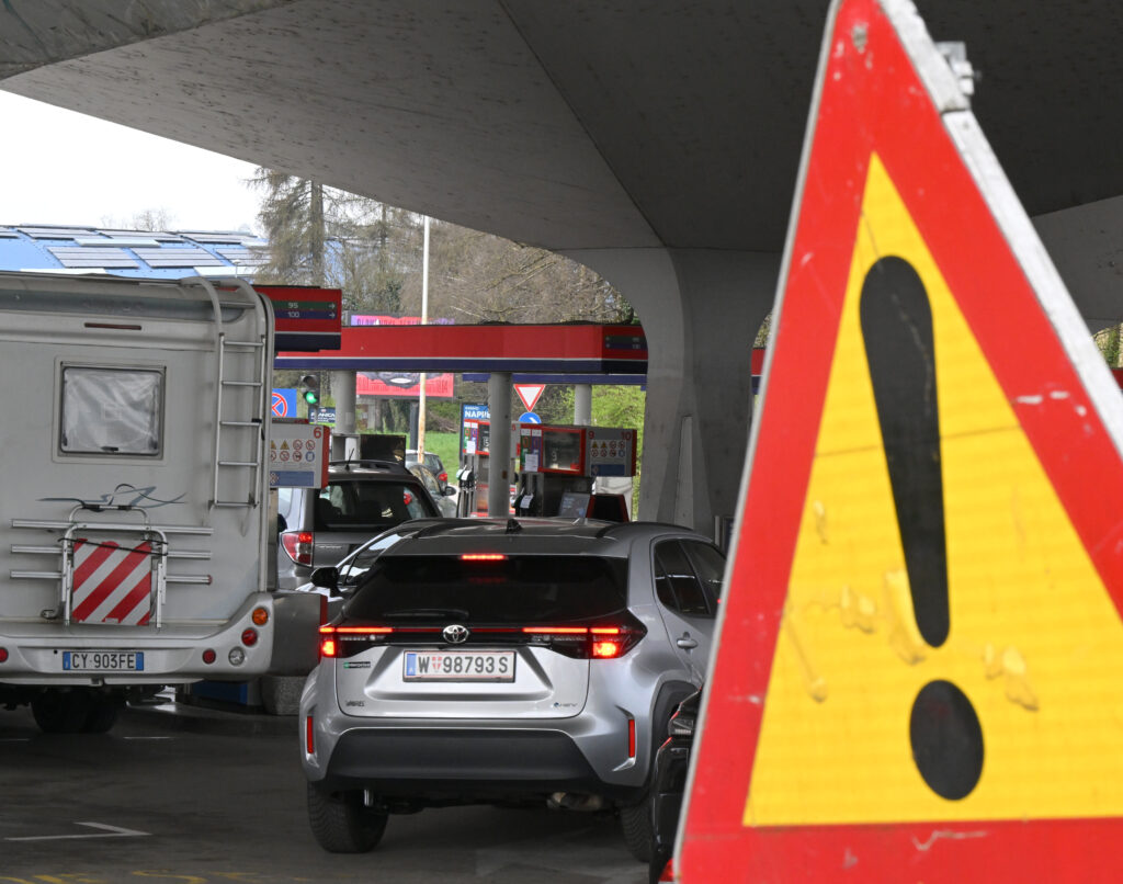 Smo na pragu krize vseh kriz: Če nas skozi njo vodijo Golobovi socialisti, se bo ponovil grško-jugoslovanski scenarij
