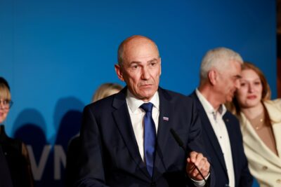 Volivci trenutni vladi pokazali rdeči karton