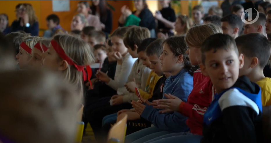 Na šolah prepovedujejo debate, dovoljujejo pa Avdićevo levo agitacijo