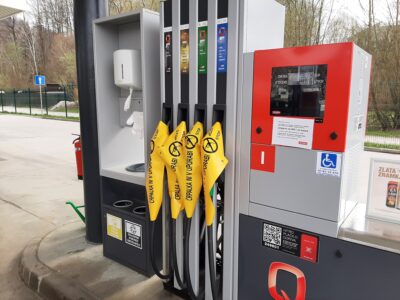 Golobova Slovenija na naslovnicah svetovnih medijev: prva evropska država z omejitvami nakupa goriva