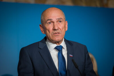 Očitki o nepravilnostih na državnozborskih volitvah odmevajo tudi na tujem