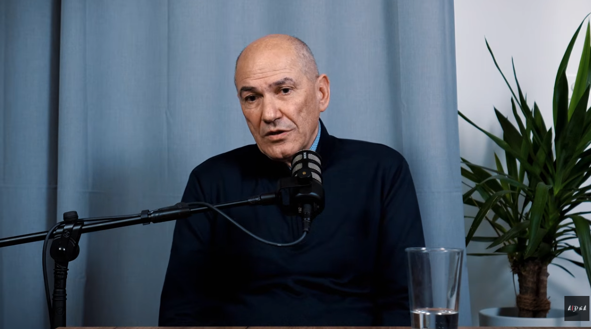 Golob je končno priznal, da se pretvarja in govori to, kar ljudje želijo slišati