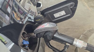 Petrol odločno zavrača očitke o namernem oviranju dostave goriva