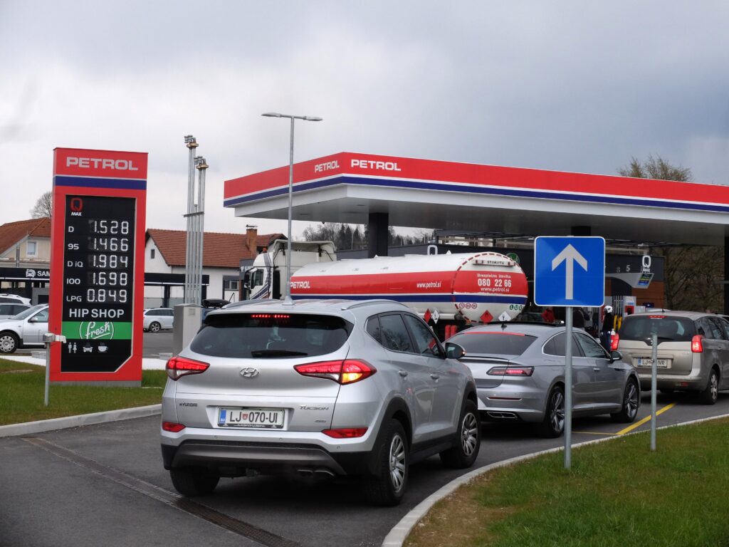 Nafta zopet nad 100 dolarji na sodček – se bliža kriza vseh kriz?