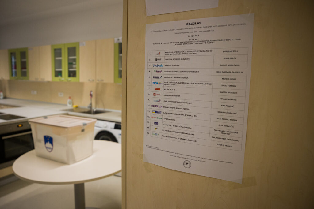 Kaj se dogaja z glasovnicami iz tujine? Bizarni rezultati in poročila iz terena o neprispelih volilnih lističih