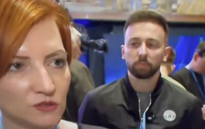 Kako je šala vplivneža razkurila Asto Vrečko – proti “skrajnemu desničarju” takoj napovedala tožbo