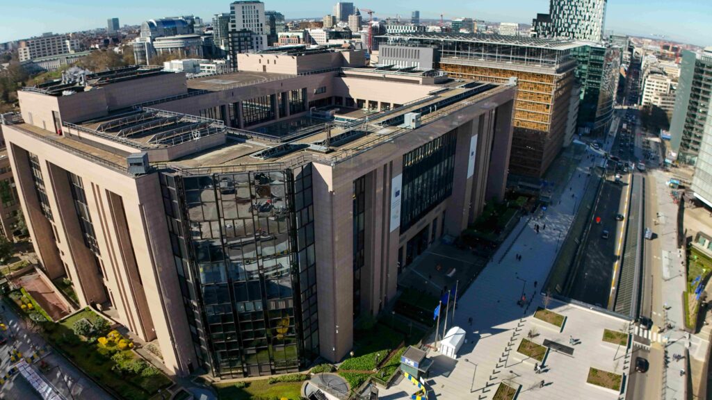 Bo Evropska unija ukrepala? Slovenska kriza demokracije kot preizkus evropskih institucij