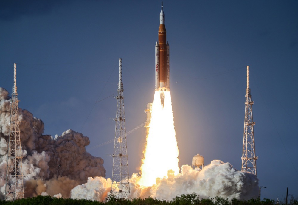 Artemis II: Uspešen polet proti Luni po pol stoletja