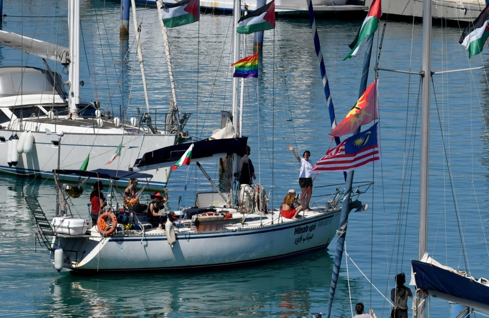 Na plovilih prestrežene flotilje našli kondome in droge