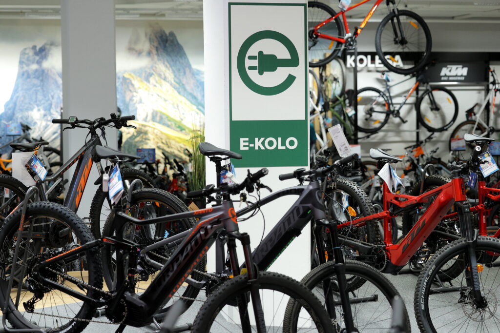 Več koroških občin k vzpostavitvi izposojevalnice e-koles