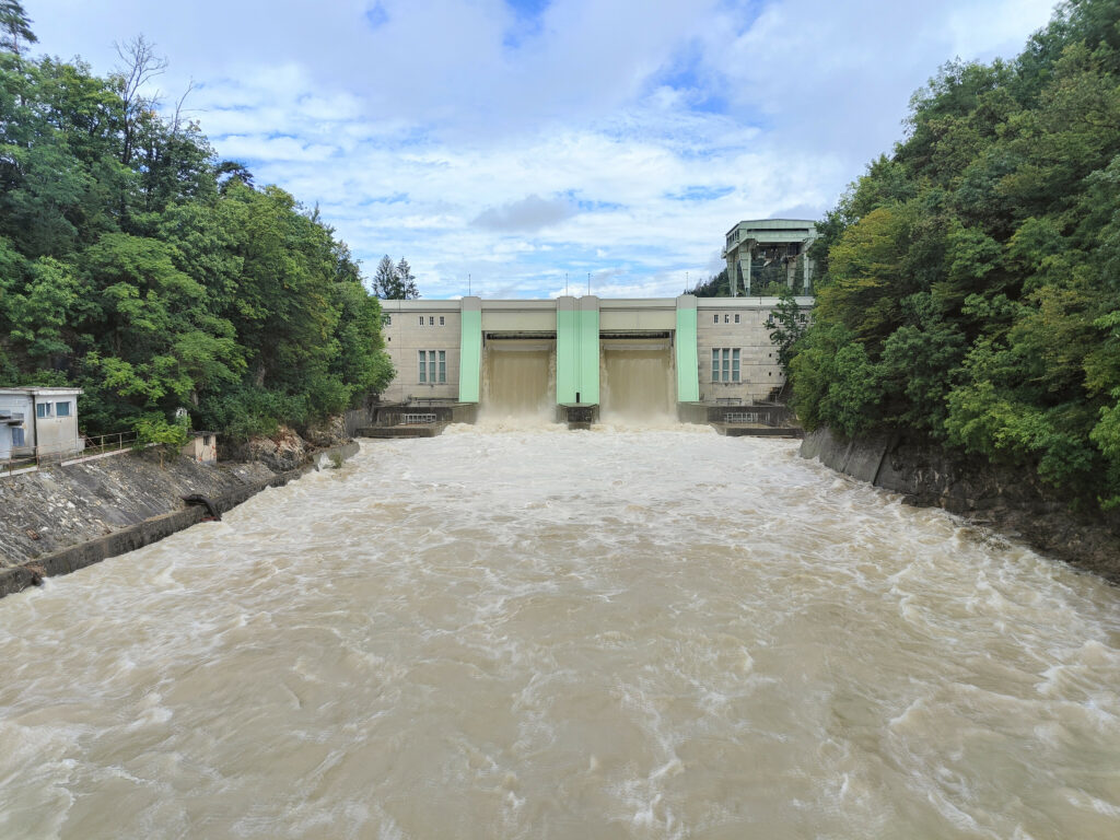 Po Hidroelektrarno Medvode odkrili onesnaženje