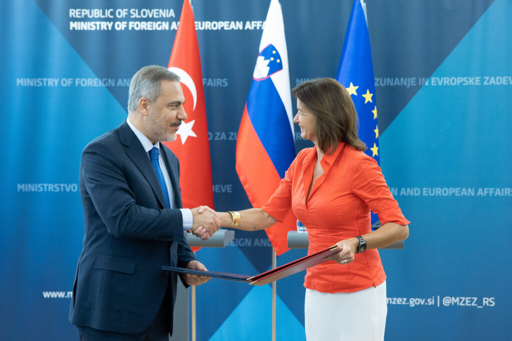 Turški novinar zahteva odgovor od Ministrstva za zunanje zadeve zaradi korupcije pri vizumih