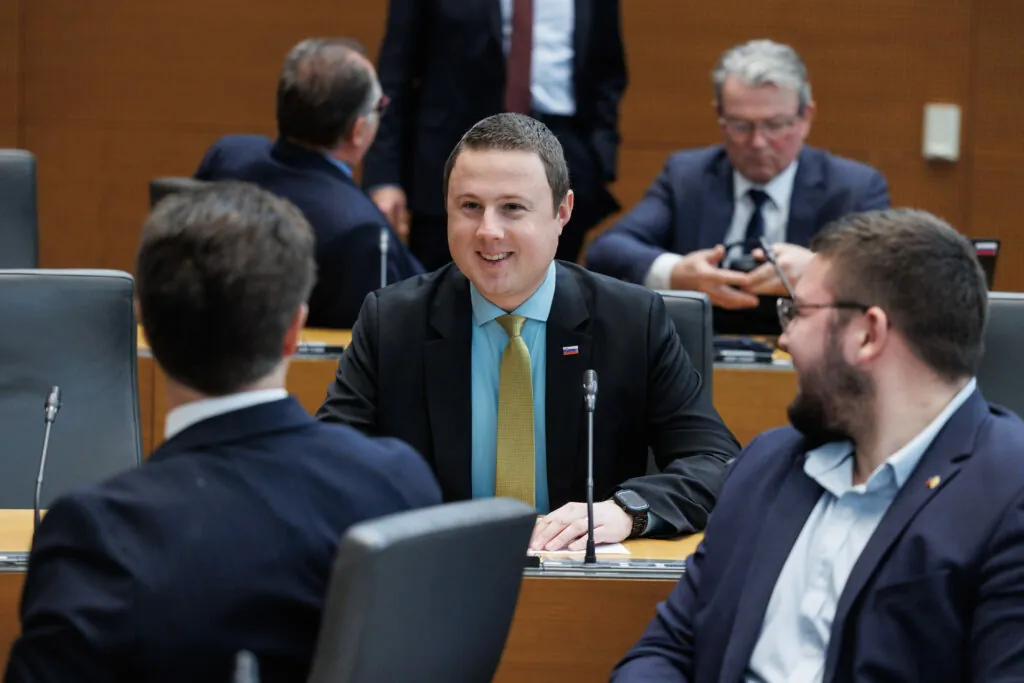 Mahnič pojasnil, kje sta se našla “špricatelj” in “špricanec”