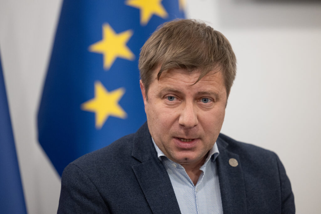 Gospodarske organizacije odločno podprle interventni zakon tretjega političnega stebra