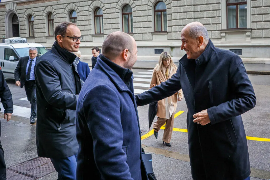 Prvi korak k desnosredinski vladi?