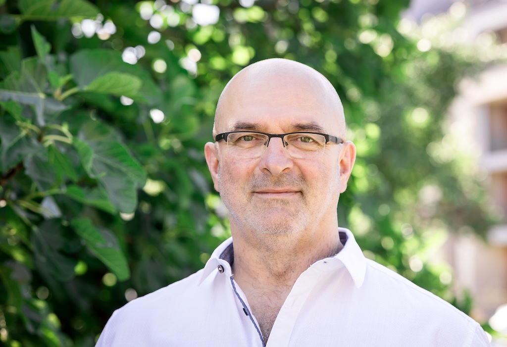 [Intervju] Sebastjan Jeretič: “Vsekakor je Robert Golob s praznino na prvih sestankih in potem s primitivizmom svojih poslancev verjetno že povsem pokopal možnosti, da sestavi novo večino”