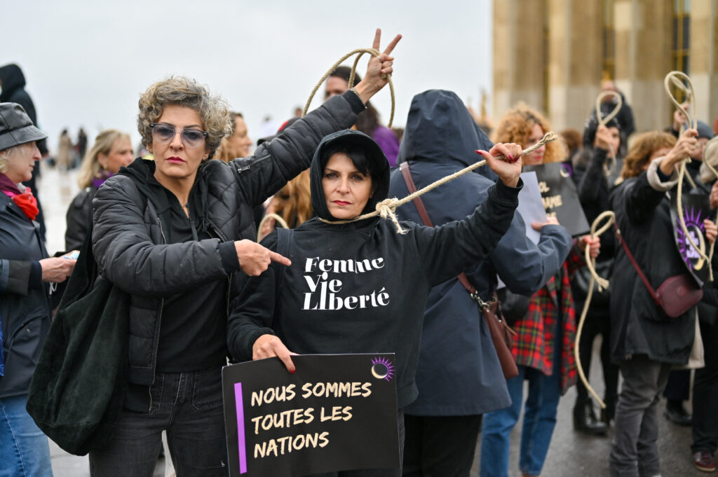 Iran pospešeno izvaja usmrtitve najstnikov