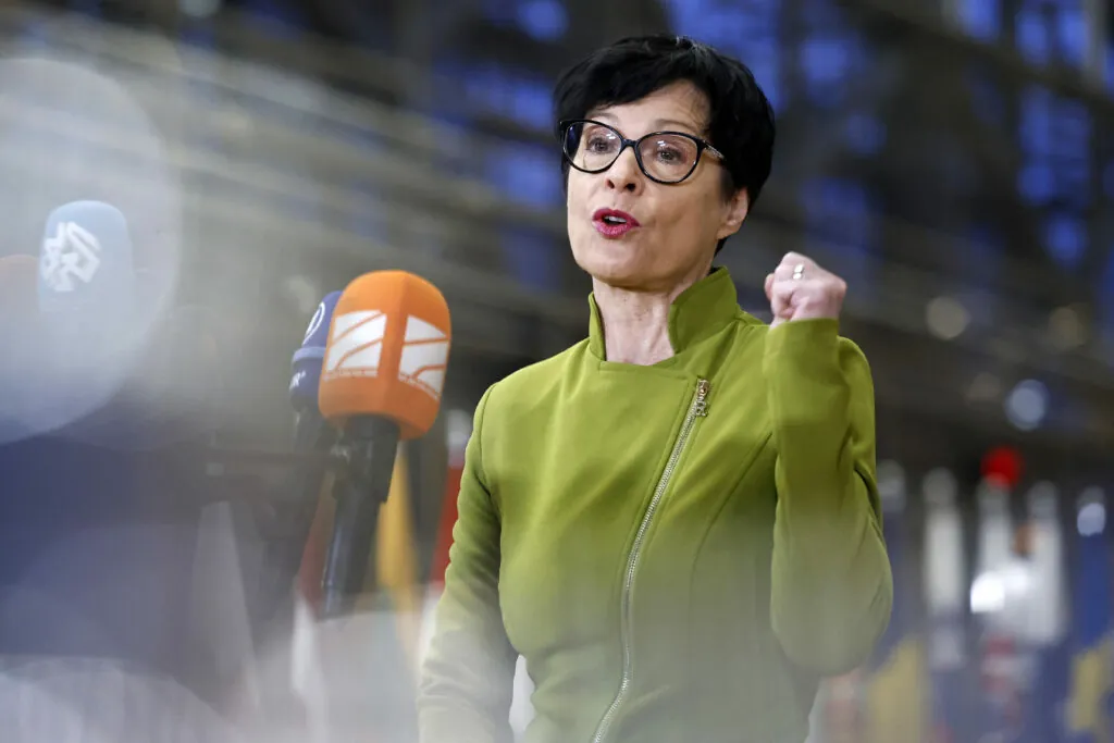 Predstavlja slovenska komisarka Marta Kos največje tveganje za Evropsko unijo?