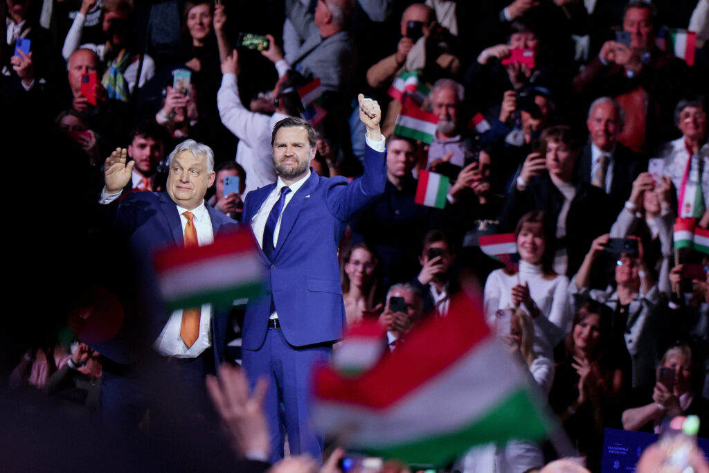 Ameriški podpredsednik podprl Orbana na velikem predvolilnem shodu
