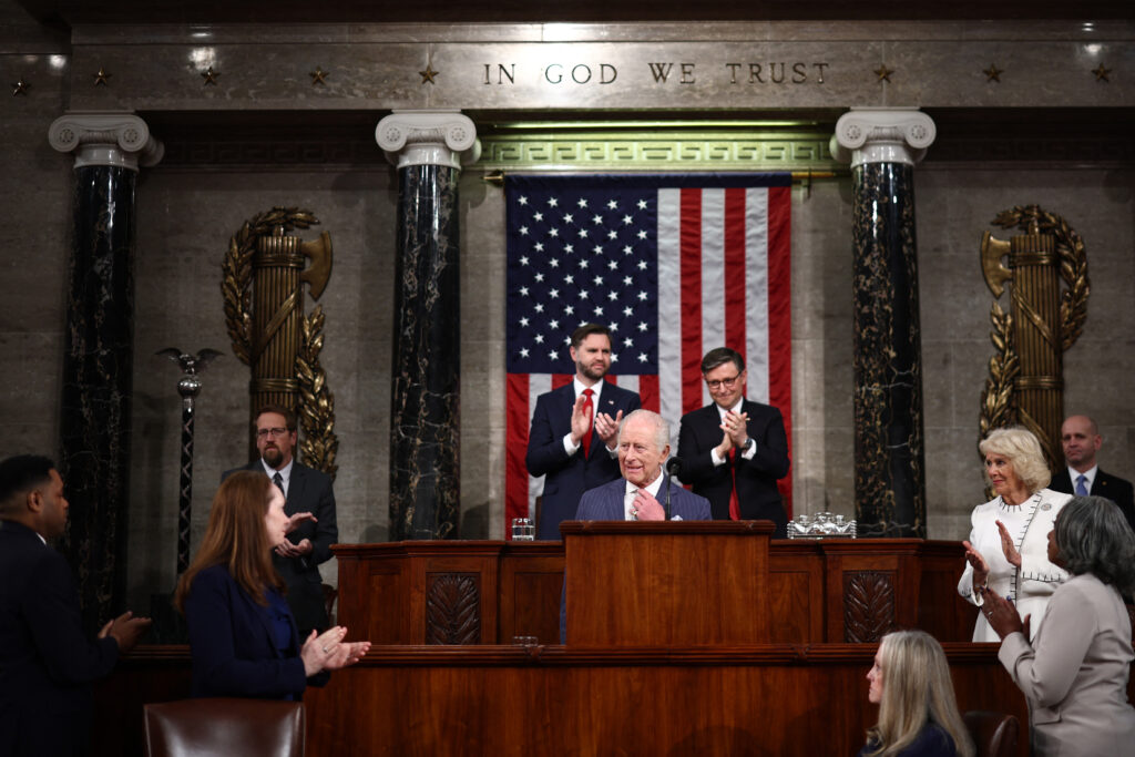 Kralj Karel III. pozval k enotnosti ZDA in Britanije