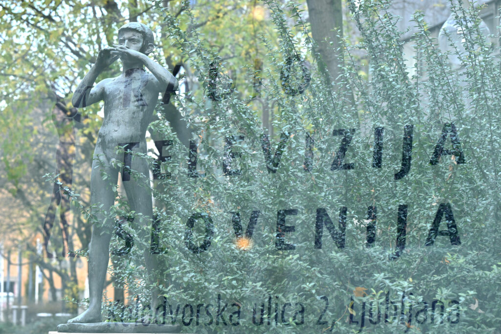 Dvojna merila RTV o prisluhih