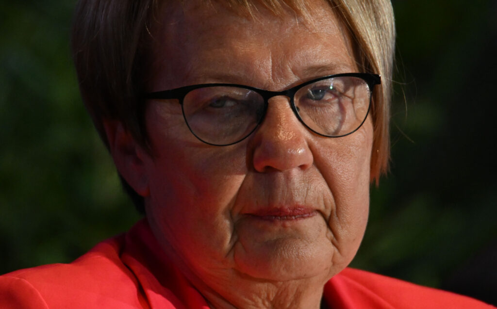 Bojda “zaželena” županja Lesjak moralizira o nadutosti, a podpira Goloba