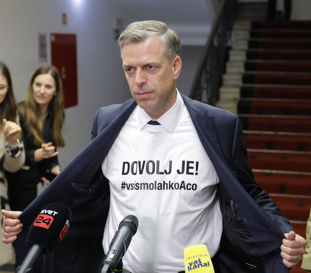 Župan Macedoni v odprtem pismu: zaščita otrok ali pravice kršiteljev?