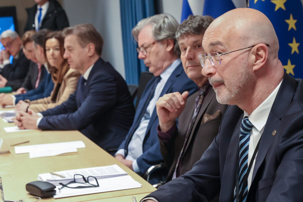 Zlato padalo za Golobove zveste pajdaše: si nekajteri že pripravljajo mehki pristan v Gen-I?