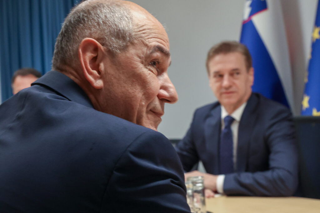 Janez Janša odgovarja odhajajoči vladi: “Žal vi zavajate”