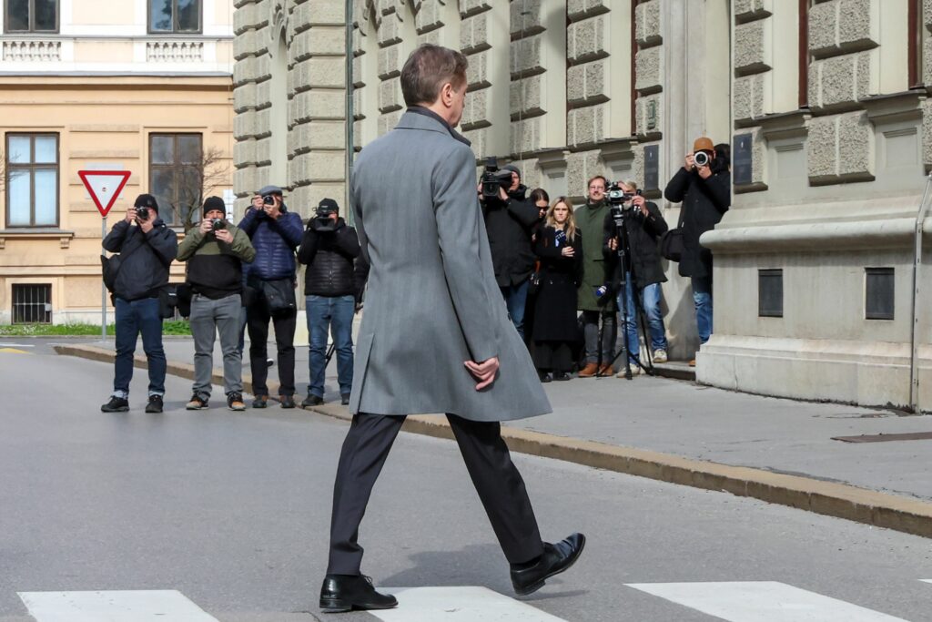 [Video] Bo Golob skušal “kupiti” poslance?