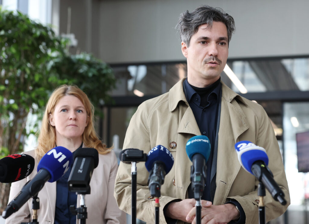 Ministra Mesca premagala Snežičeva 10-letna hči