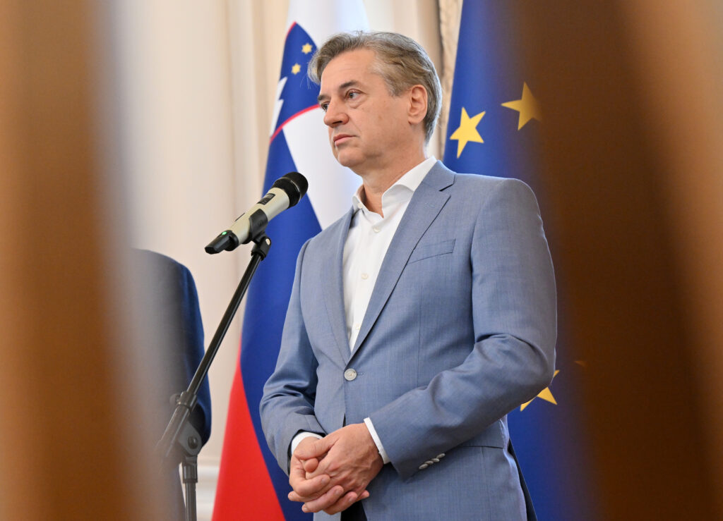 Golob je še enkrat prelomil obljubo, ostale pa so mu le še zmerljivke