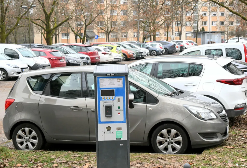 Referendum za parkirnine v Ljubljani: Od danes prebivalci zbirajo podpise