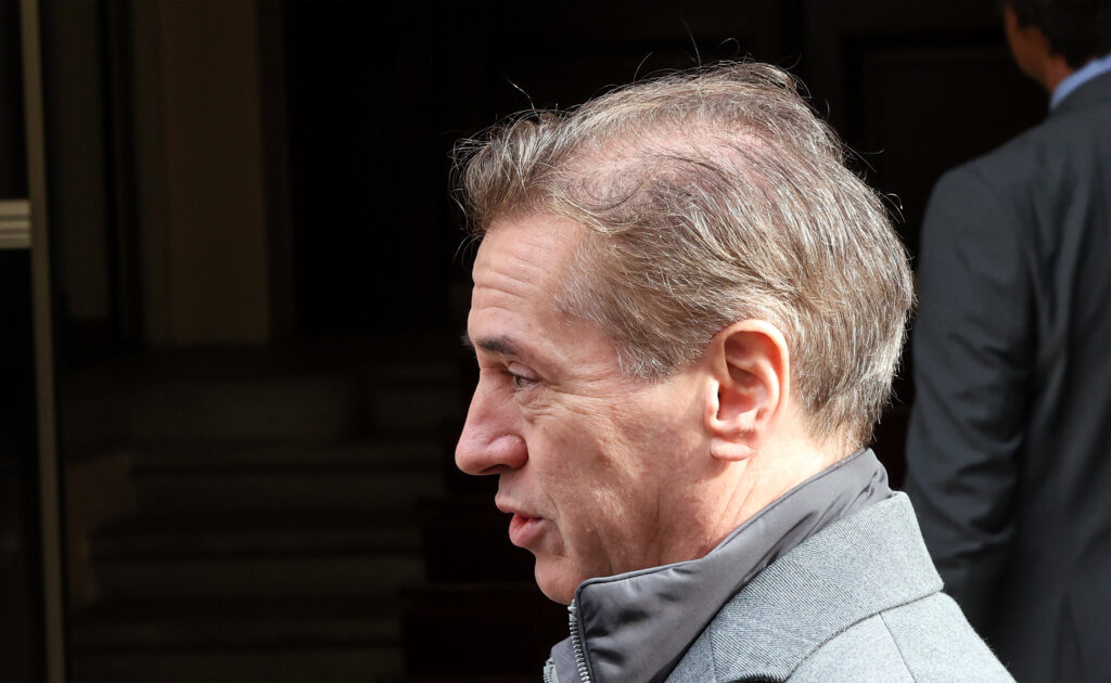 Ustavno sodišče Golobu primazalo klofuto: zdravnikom je naložil neustavno “tlako”