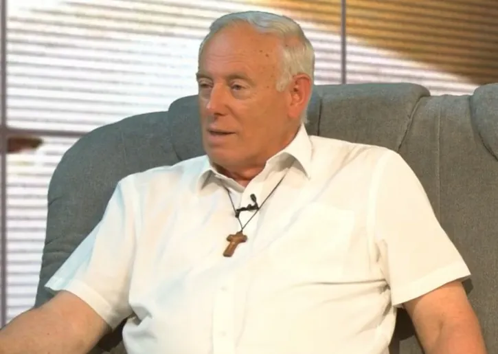 Župnik Srečko Fras: župnišče so mi popisali s satanističnimi grafiti