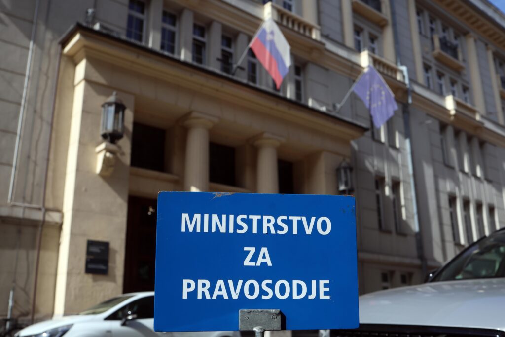 Sumi korupcije odhajajoče garniture – tokrat znova na pravosodnem ministrstvu