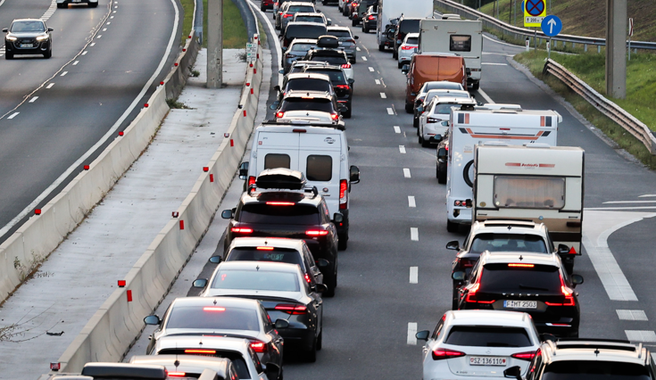 Na štajerski avtocesti proti Ljubljani dolgi zastoji