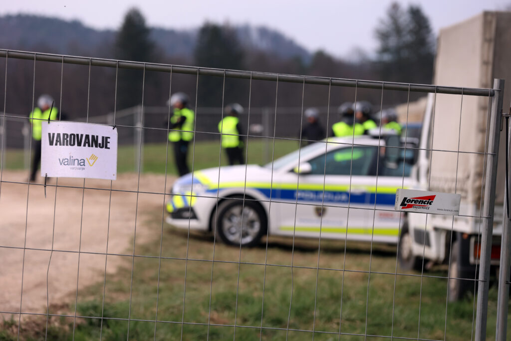 Policija v zadnjih vzdihljajih Golobove vlade vzpostavlja oddelek za preganjanje okoljskega kriminala – mimo kanala C0