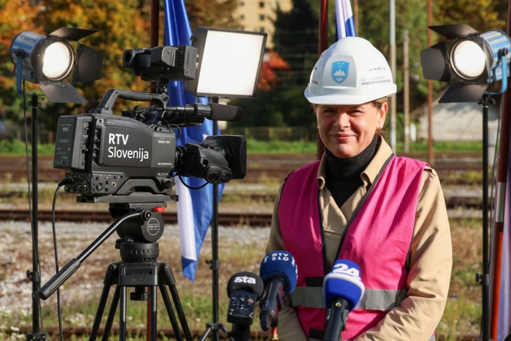 “Depolitizirana” RTV Bratuškovi na račun davkoplačevalcev pripravlja promocijsko oddajo