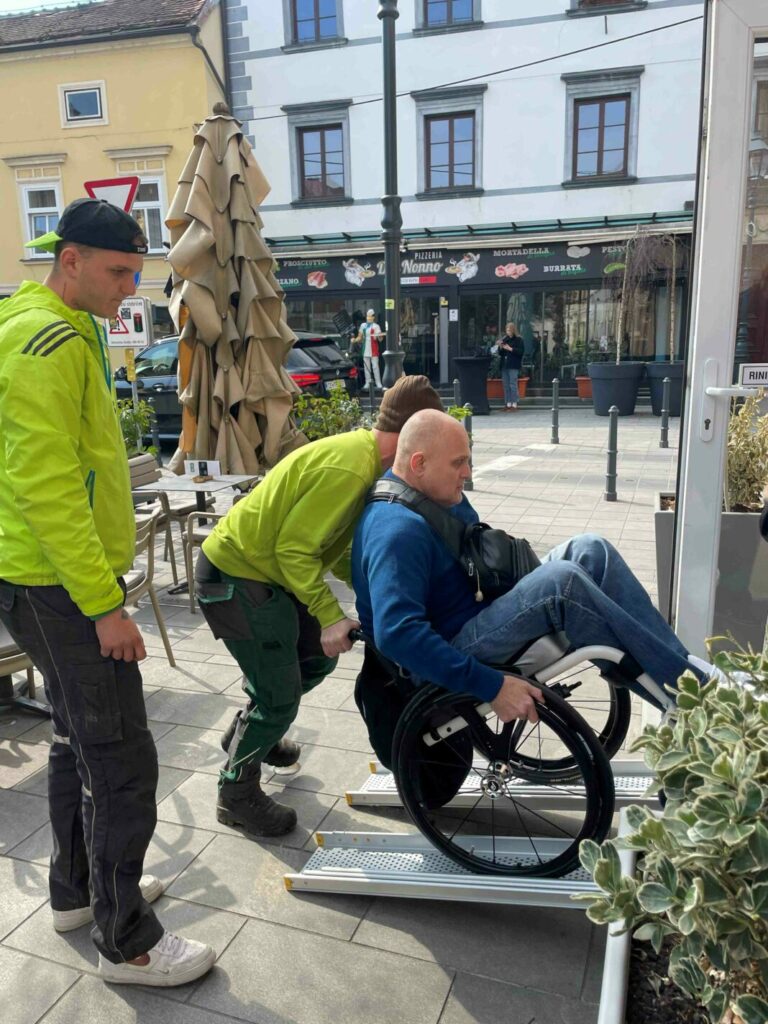 Mestna občina Celje: Boljši dostop v lokale v starem mestnem jedru za gibalno ovirane
