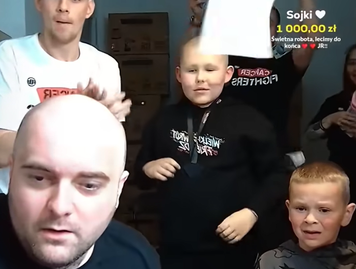 [Video] Poljski YouTuber zbral rekordni znesek za otroke z rakom